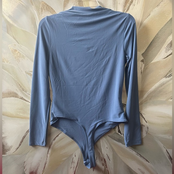 Keyhole Bodysuit - Picture 2 of 4